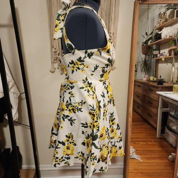 Retro Modcloth Ixia floral A-line dress with pockets! - Picture 4 of 10